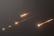 玉溪伊朗以导弹齐射回应以色列的大规模袭击